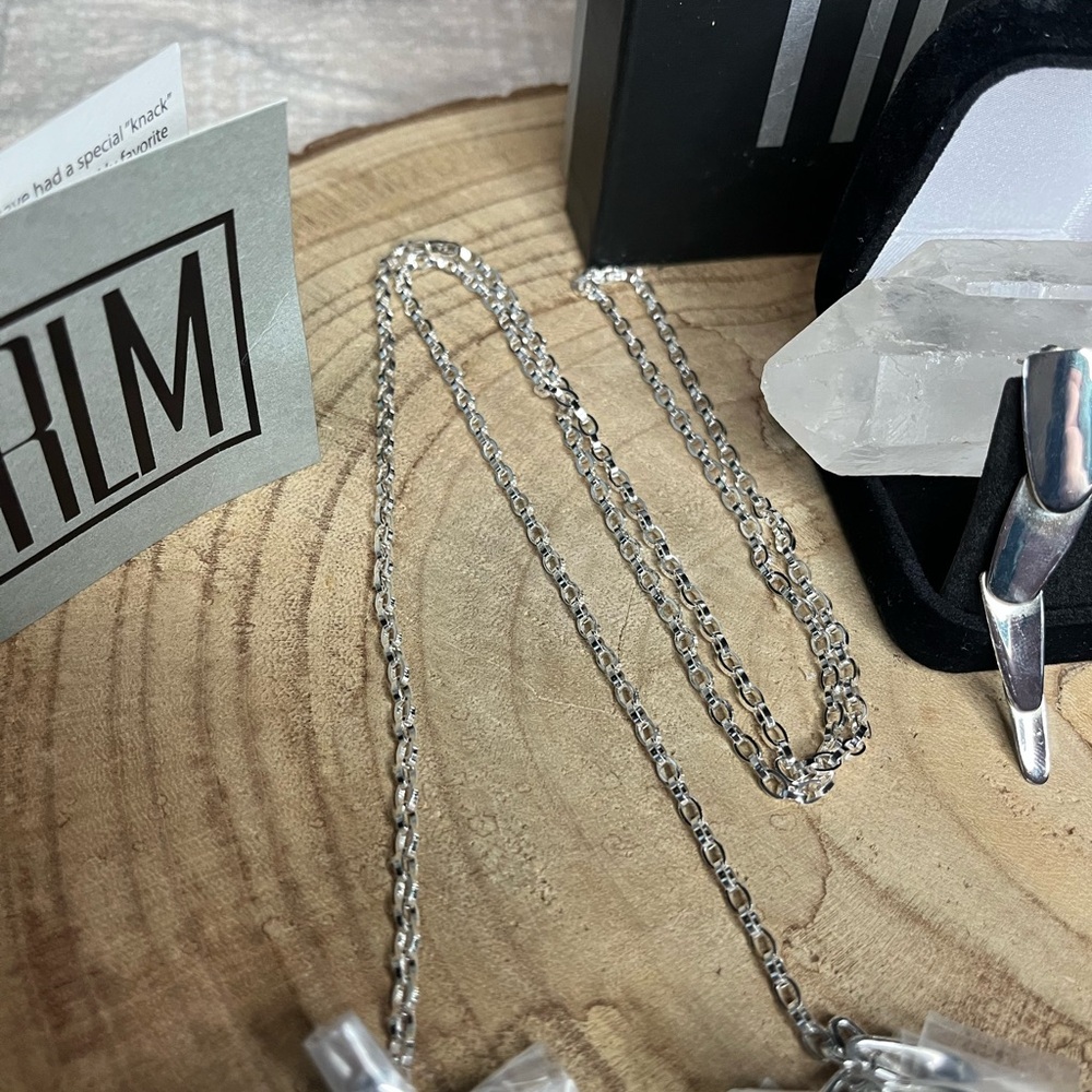 RLM Silver Jewelry Set with Necklace and Earrings - Picture 4 of 12